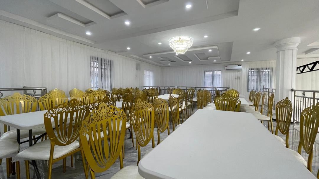 Additional seating on the mezzanine