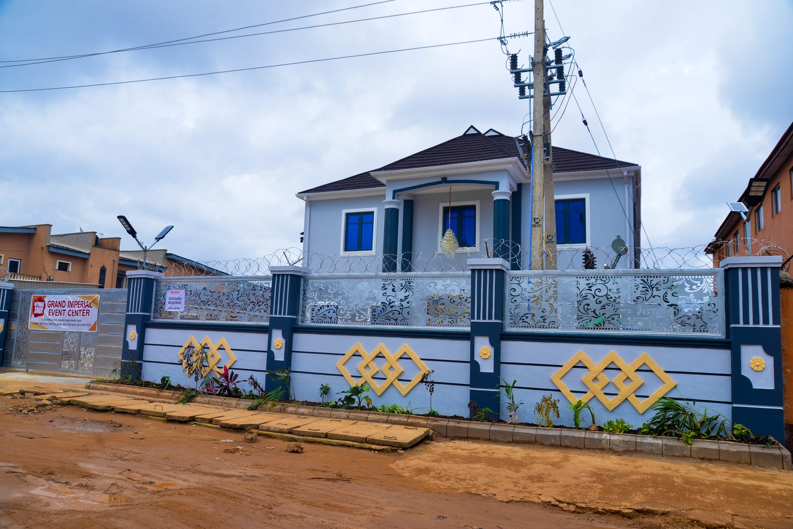 Kuffo Street approach to the venue